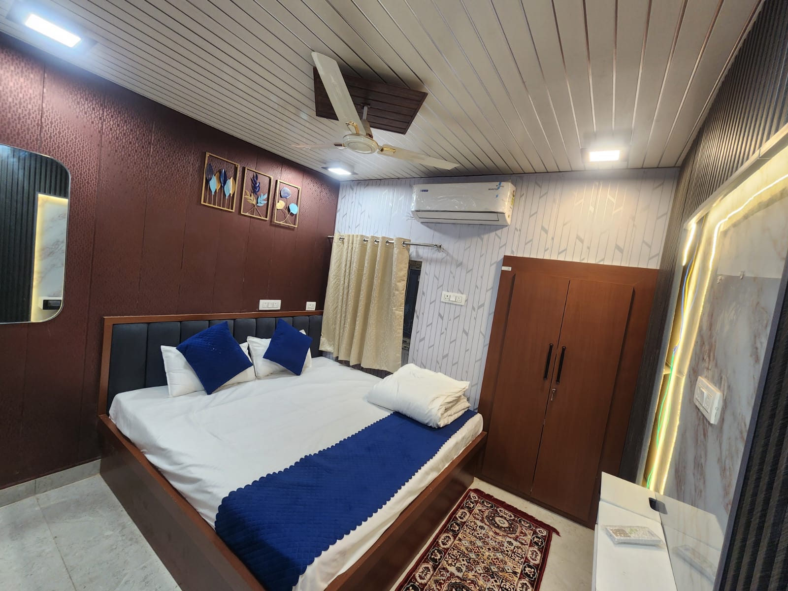 Deluxe Room 5
